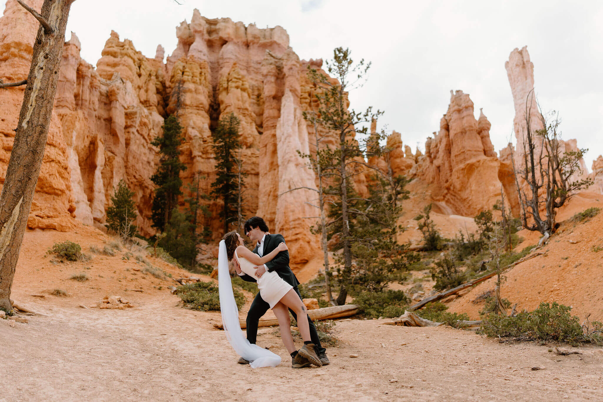 Groom dipping bride at the Queen's Garden viewpoint at Bryce Canyon National Park