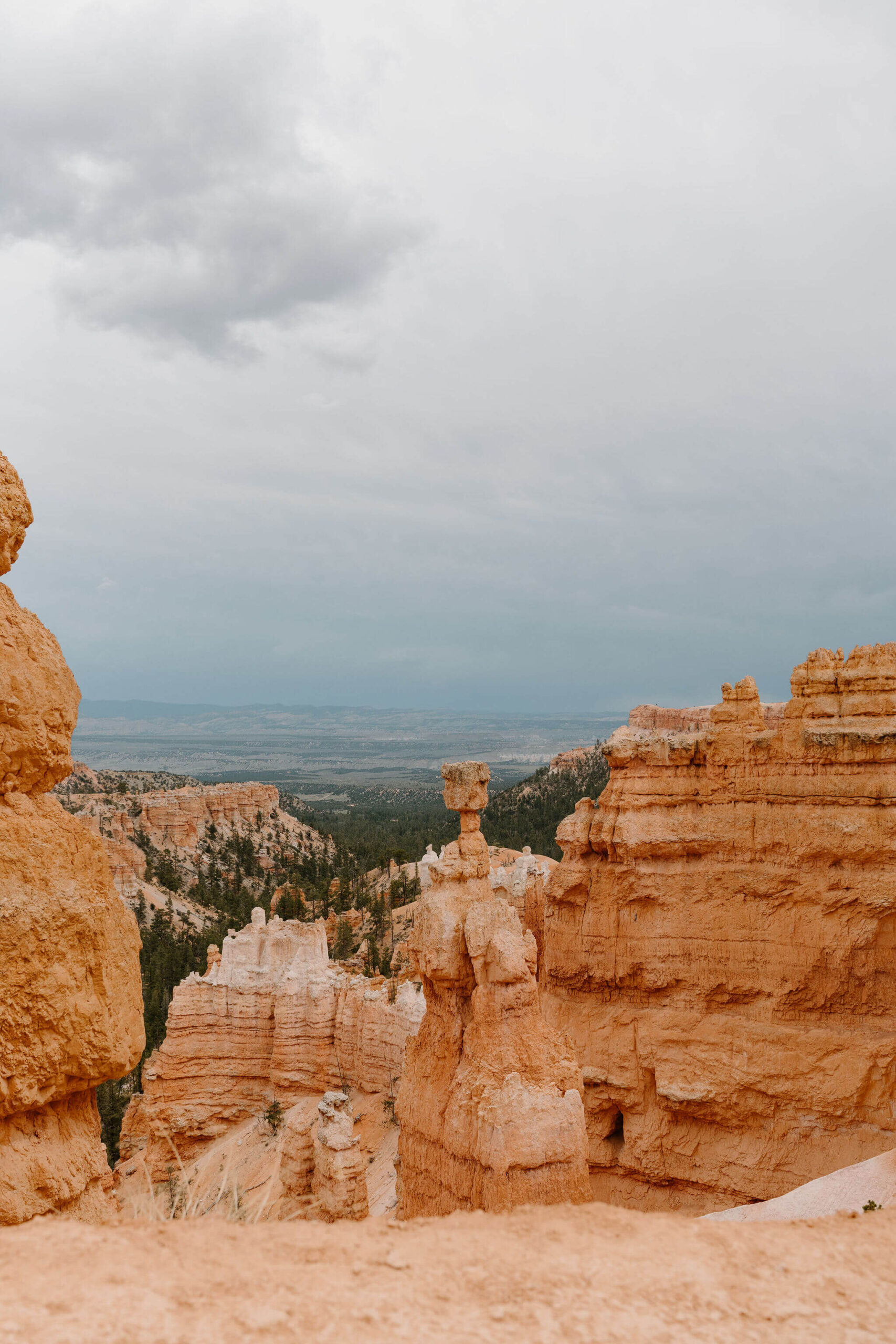 Overlook of Thor's Hammer hoodoo at Bryce Canyon National Park